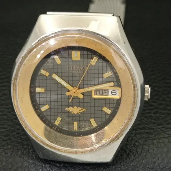 Vintage 1976 Citizen Automatic Mens Silver Watch W/daydate & Silver accents